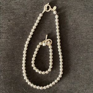 Metallic pearl necklace and bracelet set